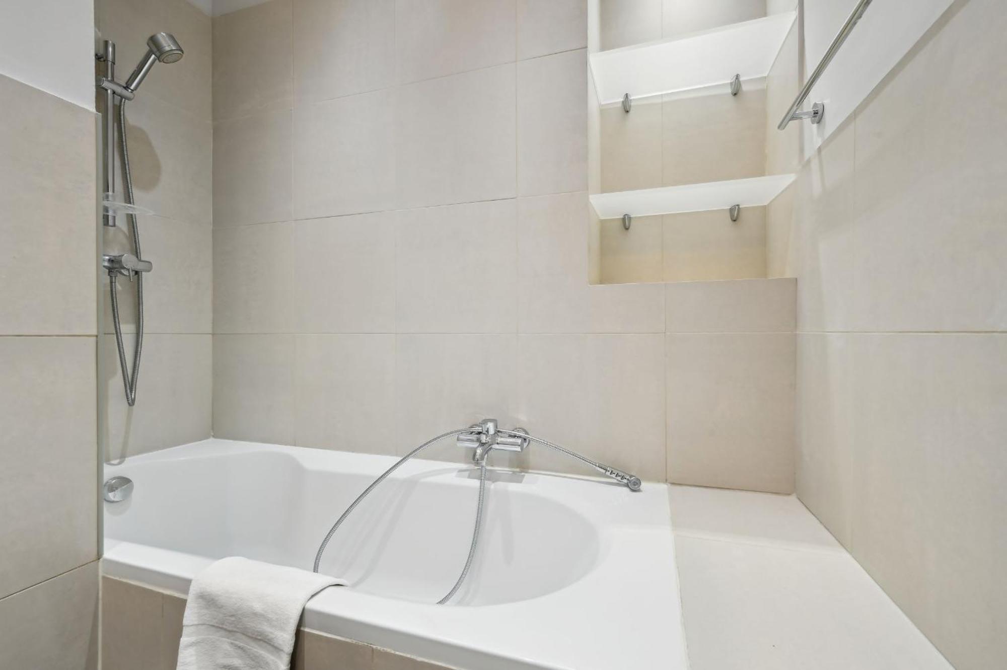 Champs-Elysees & Arc De Triomphe - Cityapartmentstay Париж Экстерьер фото